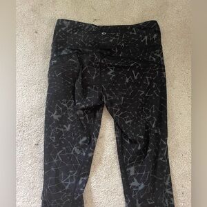 Women’s size 4 lululemon capri leggings